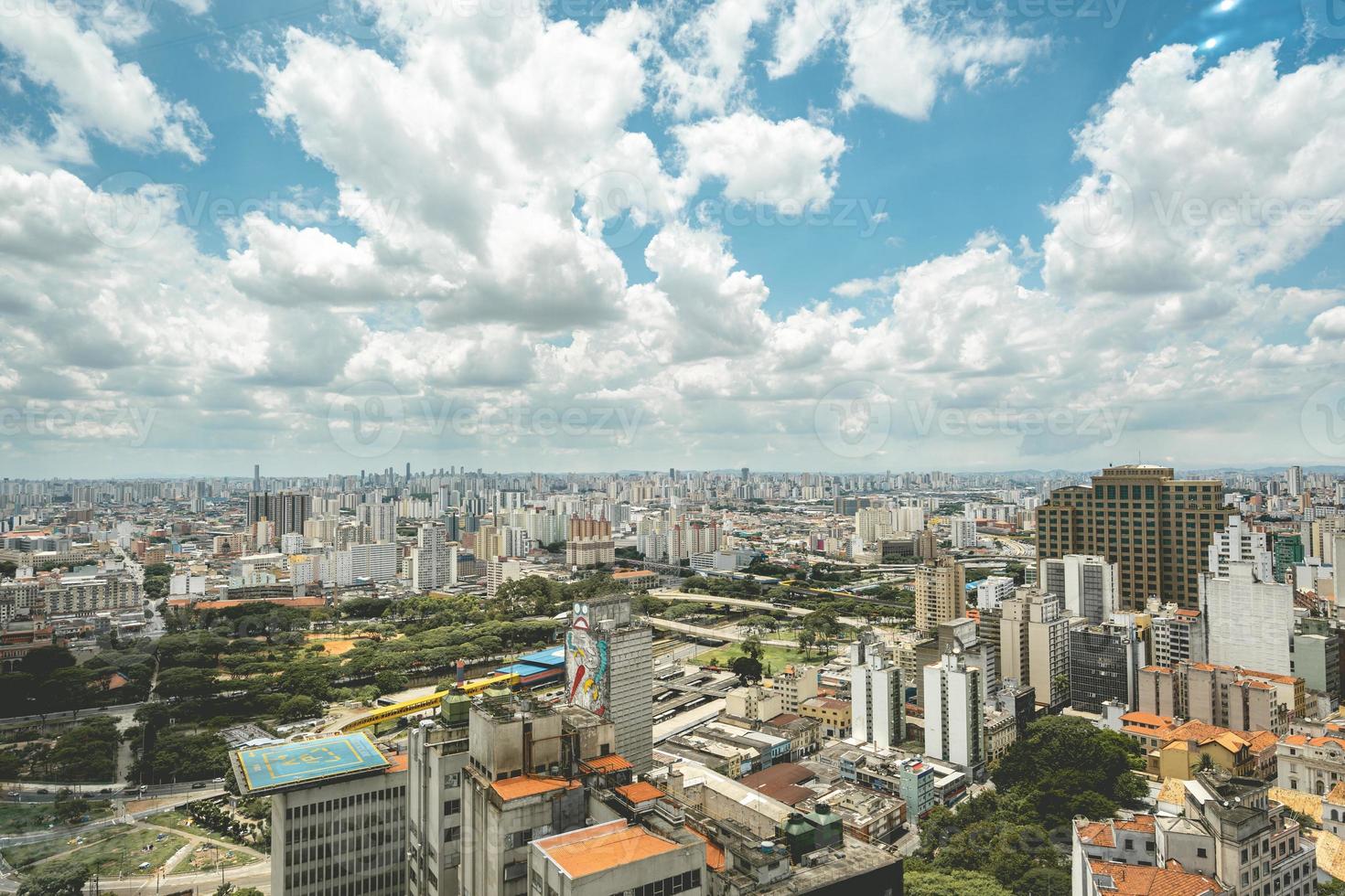 horizonte de sao paulo brasil, tomado del edificio farol satander. foto