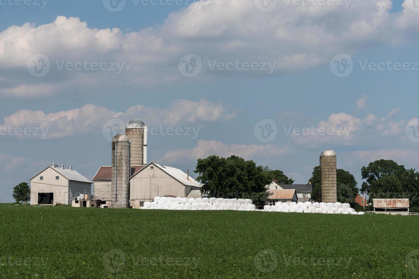 silo metálico de grano en lancaster pennsylvania país amish foto