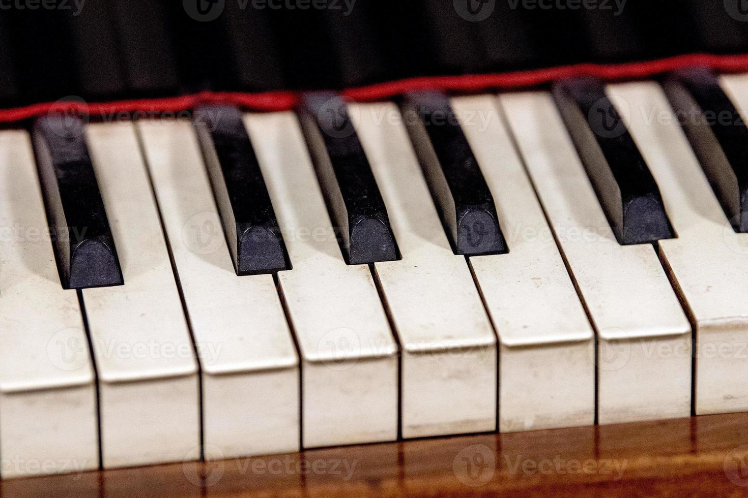 detalle de teclado de clavicémbalo antiguo foto