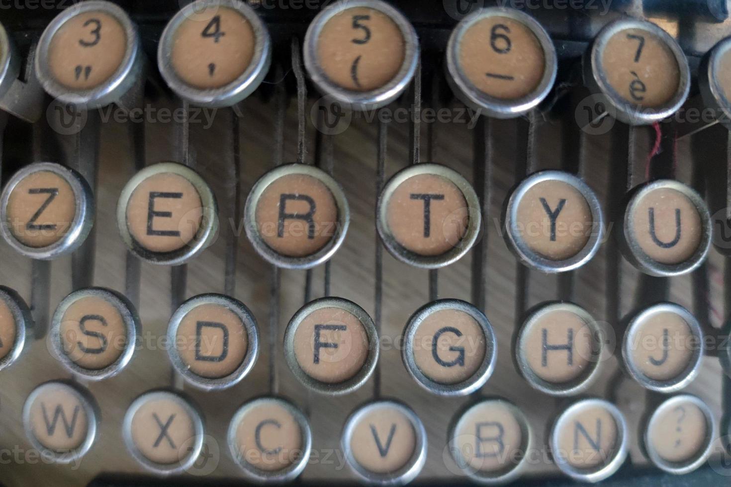 detalle de máquina de oficina de máquina de escribir antigua foto