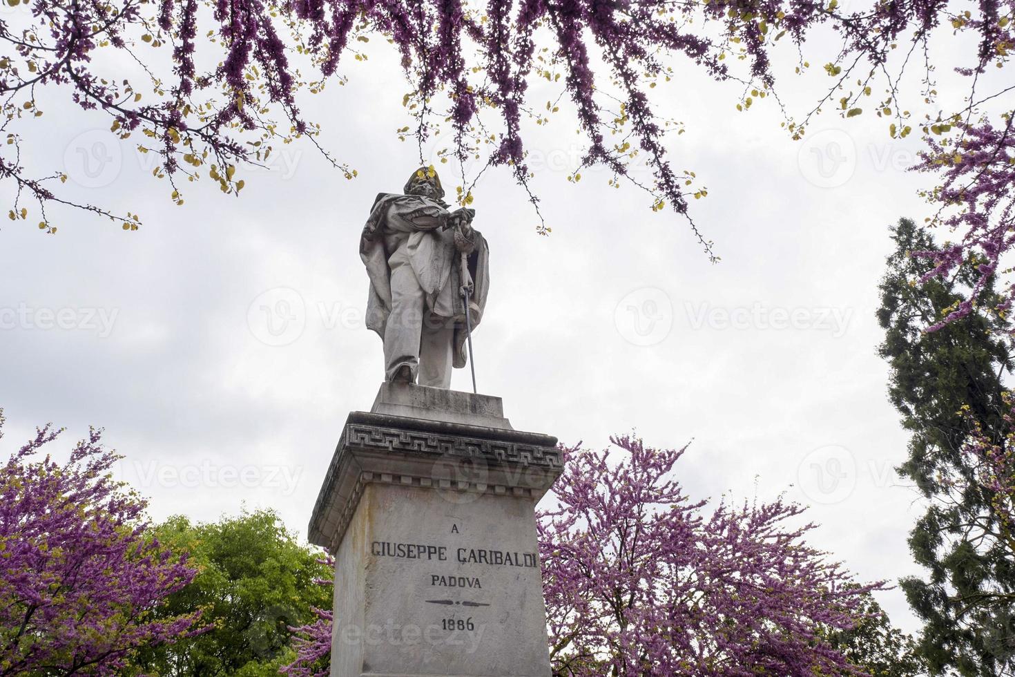 padova giuseppe garibaldi statue photo