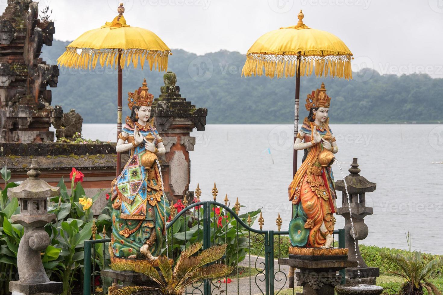 el templo más hermoso de bali pura ulun danu bratan foto