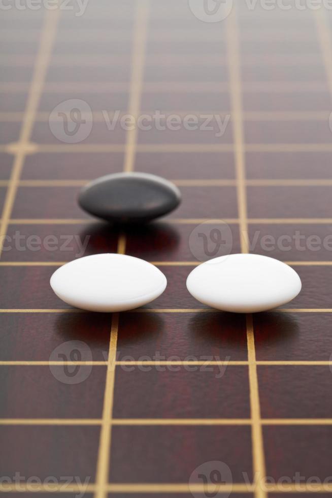 tres piedras durante el juego go foto