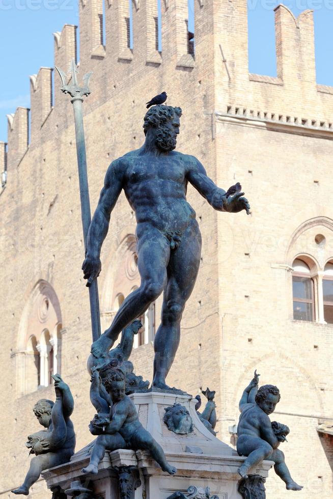 fuente de neptuno en piazza del nettuno, bolonia foto