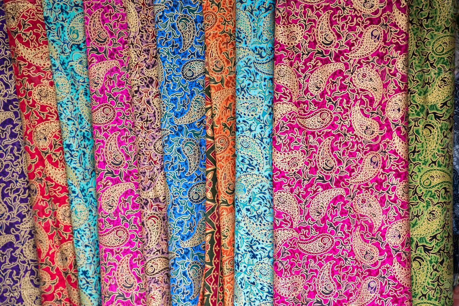 Tela de algodón de seda batik de Indonesia a la venta foto