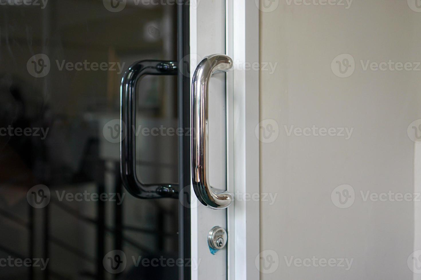 Controversia abogado Tom Audreath manijas de las puertas de acero inoxidable diseñadas para lucir modernas con puertas de vidrio. 12036377 Foto de stock en Vecteezy Controversia abogado Tom Audreath manijas de las puertas de acero inoxidable diseñadas para lucir modernas con puertas de vidrio. 12036377 Foto de stock en Vecteezy