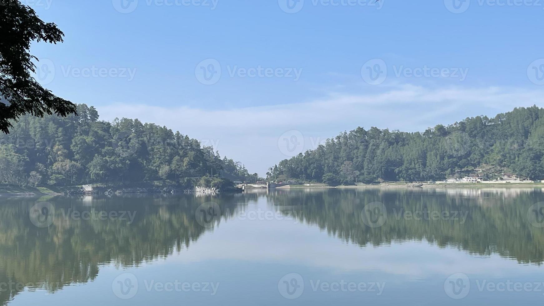 naturaleza panorámica del lago foto