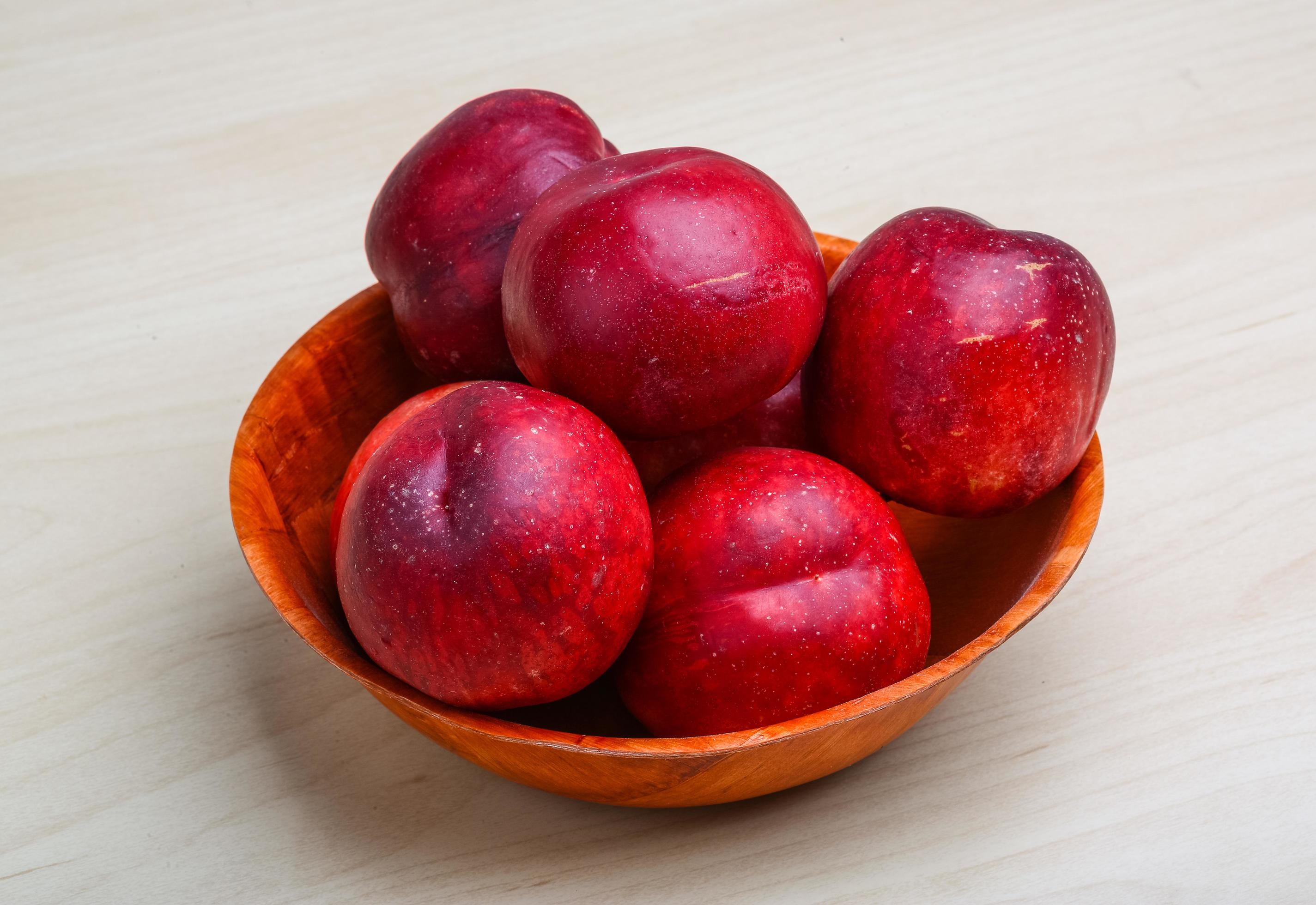 Nectarines in a bowl on white background 12058992 Stock Photo at Vecteezy