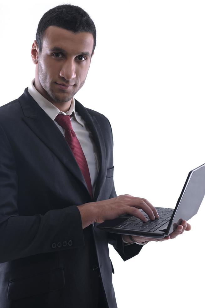 el hombre de negocios trabaja en una mini laptop foto
