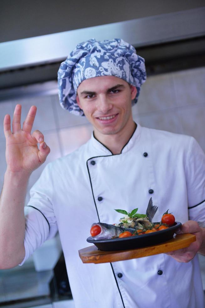 chef preparando comida foto