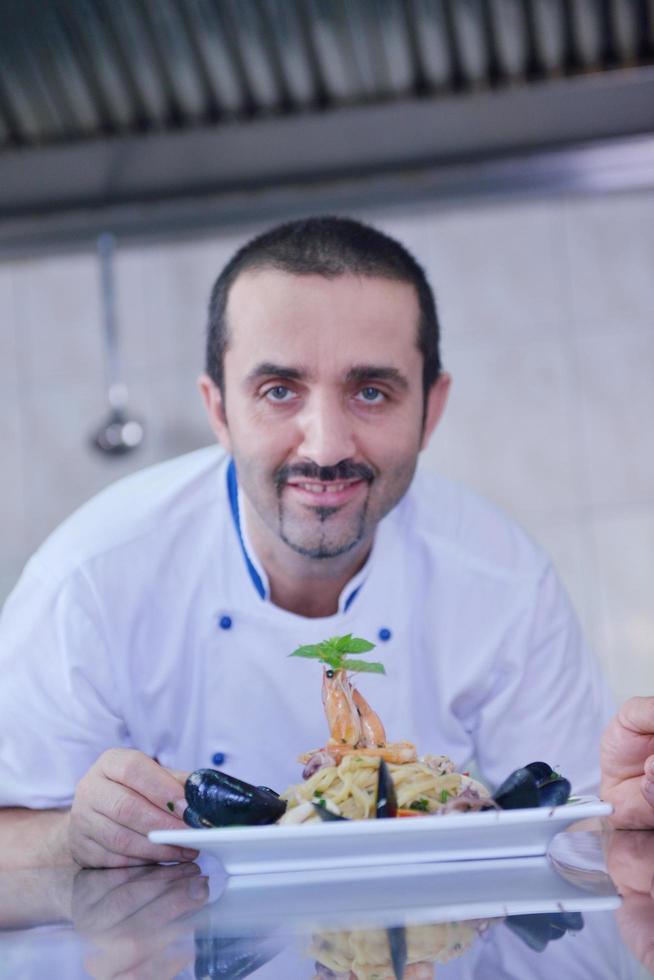 chef preparando comida foto