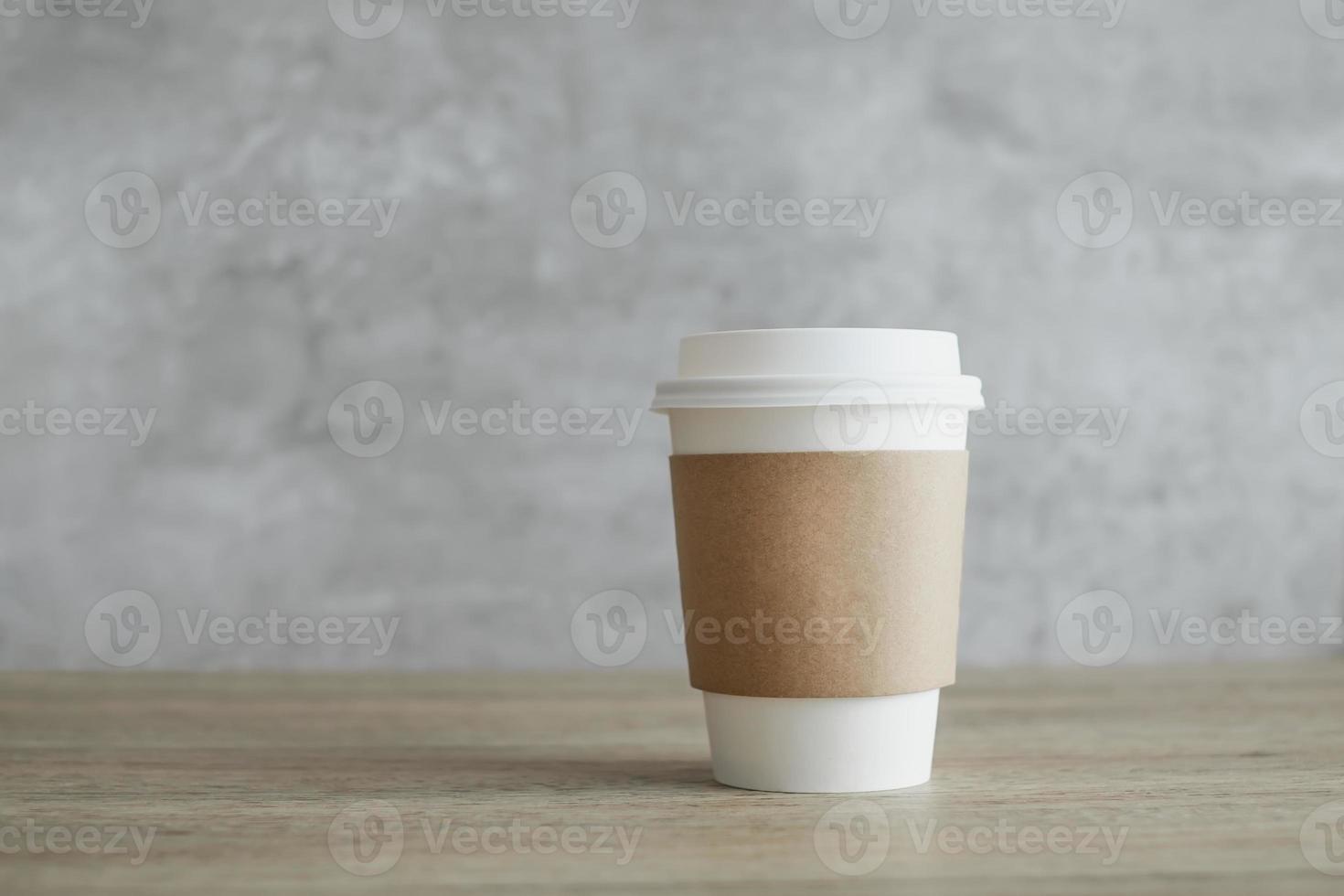 https://static.vecteezy.com/system/resources/previews/012/087/582/non_2x/coffee-paper-cup-on-wooden-table-take-away-hot-drink-photo.jpg