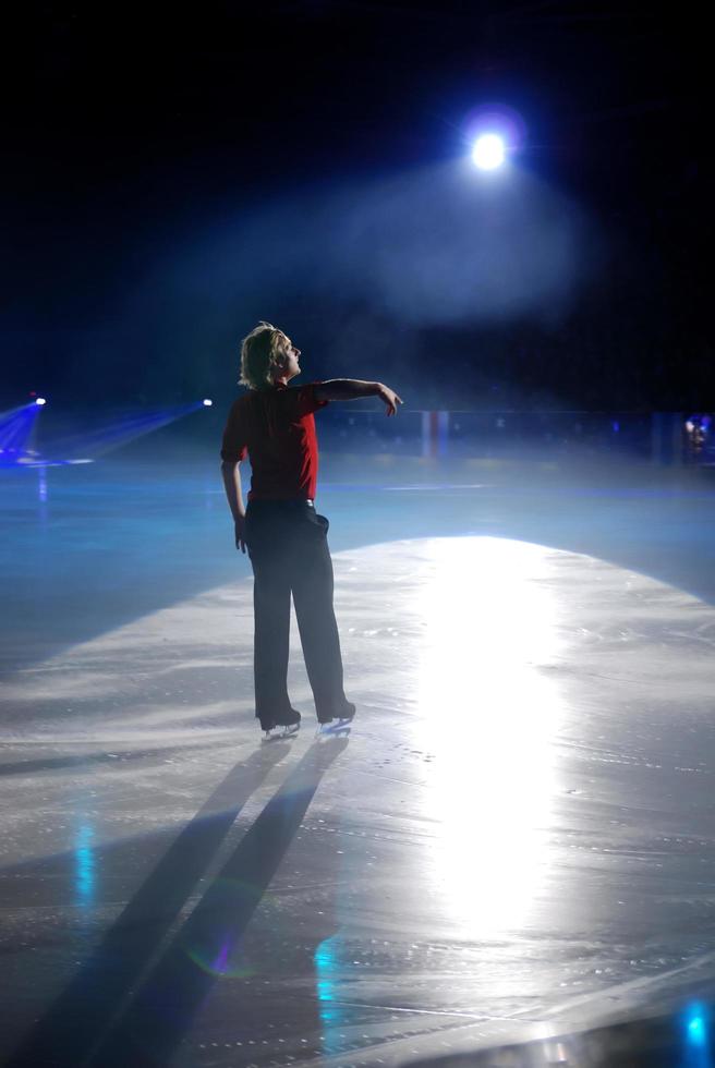 mientras un espectáculo de patinaje sobre hielo foto