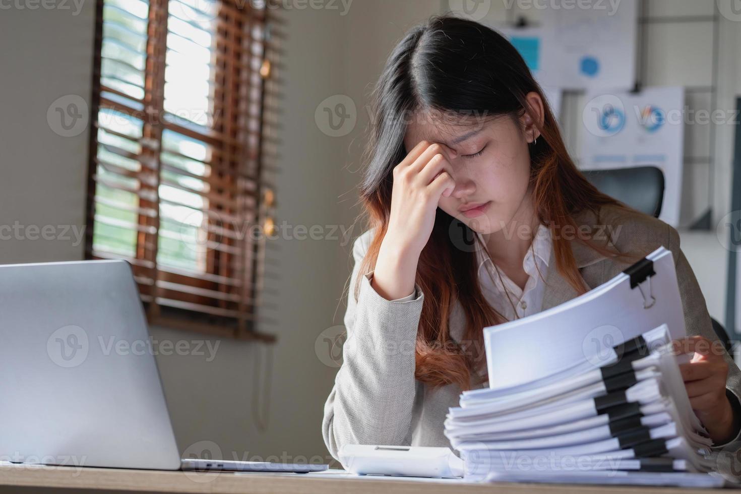 Concept Burnout Syndrome. Business Woman feels uncomfortable working. Which is caused by stress, accumulated from unsuccessful work And less resting body. Consult a specialist psychiatrist. photo