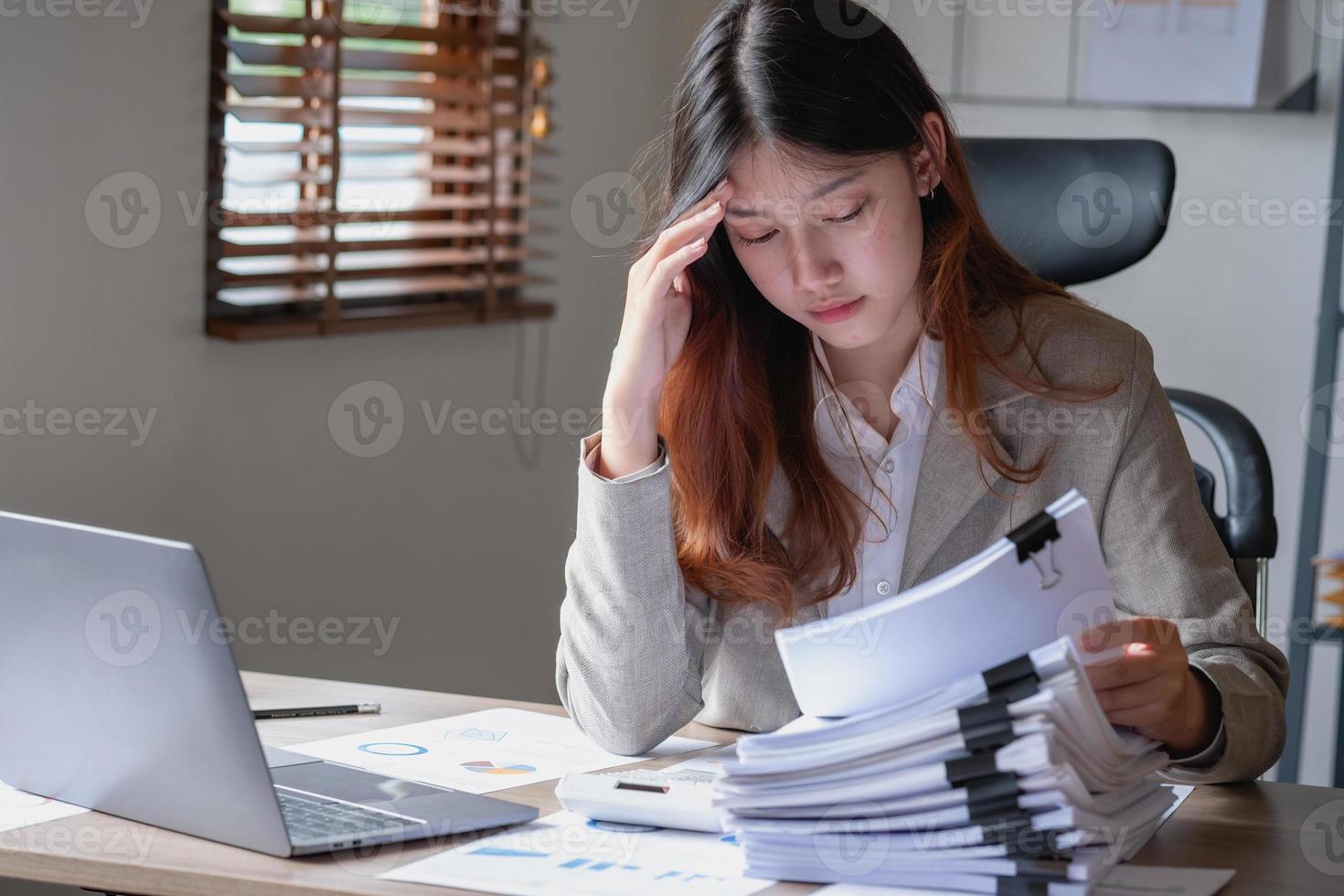 Concept Burnout Syndrome. Business Woman feels uncomfortable working. Which is caused by stress, accumulated from unsuccessful work And less resting body. Consult a specialist psychiatrist. photo
