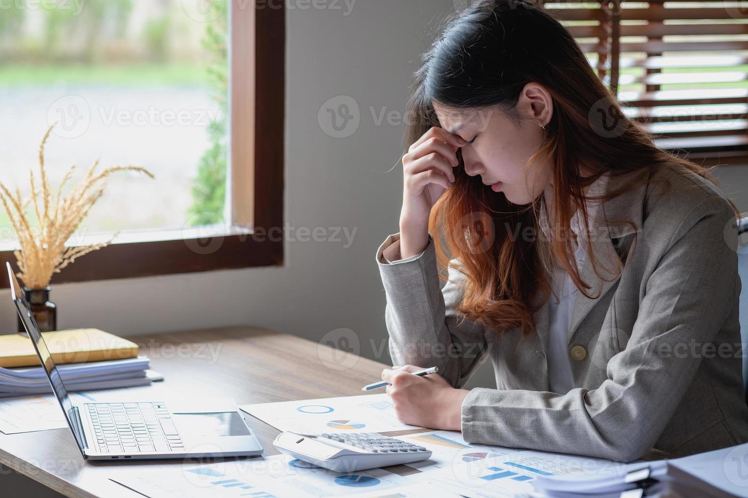 Concept Burnout Syndrome. Business Woman feels uncomfortable working. Which is caused by stress, accumulated from unsuccessful work And less resting body. Consult a specialist psychiatrist. photo