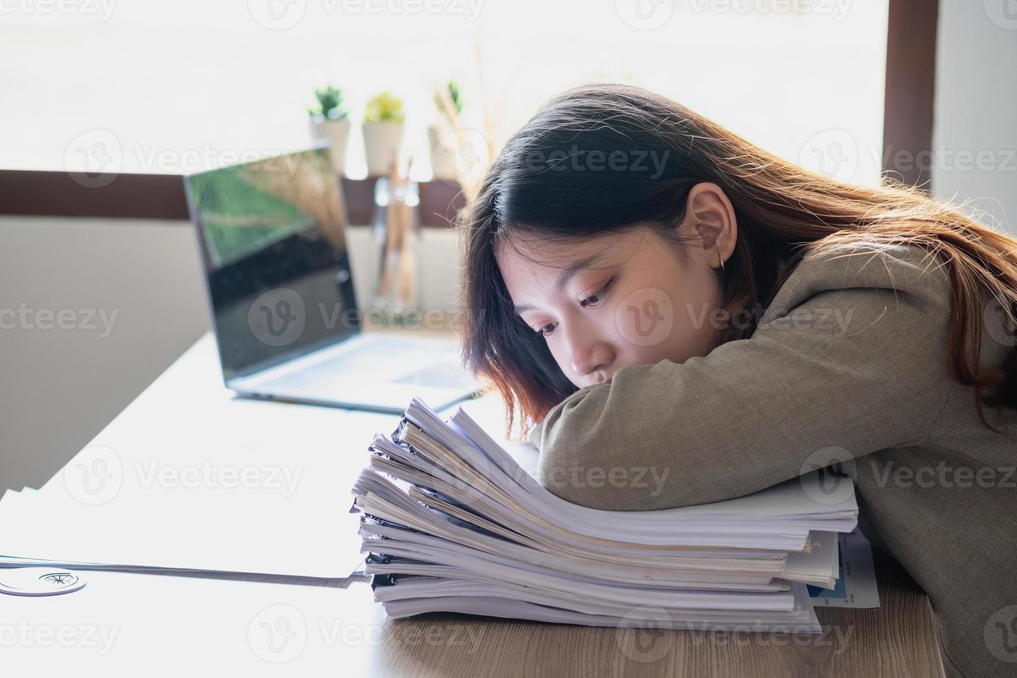 Concept Burnout Syndrome. Business Woman feels uncomfortable working. Which is caused by stress, accumulated from unsuccessful work And less resting body. Consult a specialist psychiatrist. photo