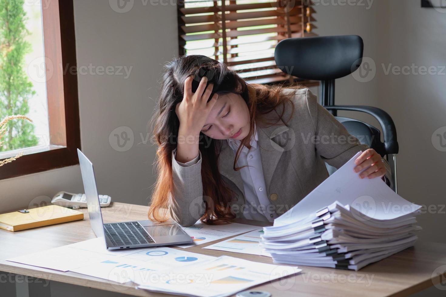 Concept Burnout Syndrome. Business Woman feels uncomfortable working. Which is caused by stress, accumulated from unsuccessful work And less resting body. Consult a specialist psychiatrist. photo