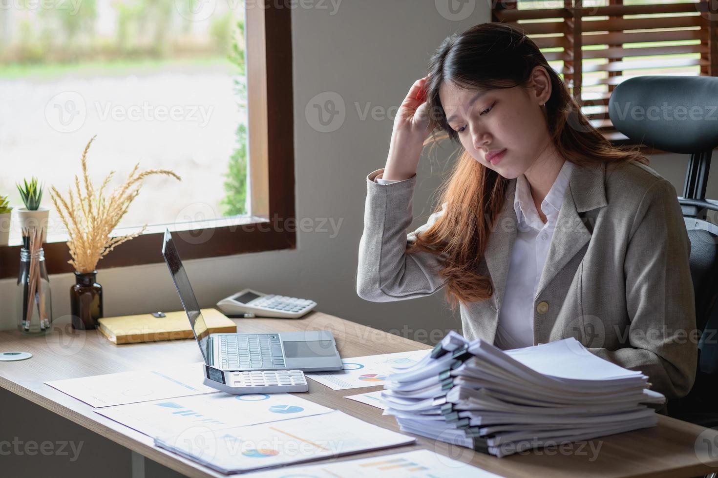 Concept Burnout Syndrome. Business Woman feels uncomfortable working. Which is caused by stress, accumulated from unsuccessful work And less resting body. Consult a specialist psychiatrist. photo