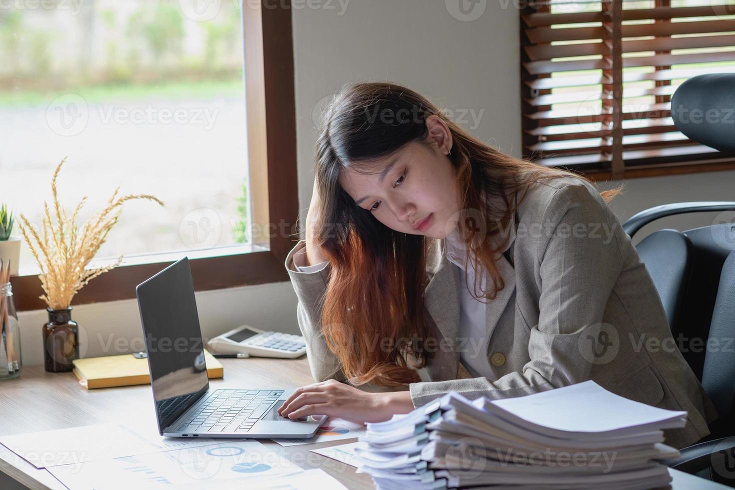 Concept Burnout Syndrome. Business Woman feels uncomfortable working. Which is caused by stress, accumulated from unsuccessful work And less resting body. Consult a specialist psychiatrist. photo