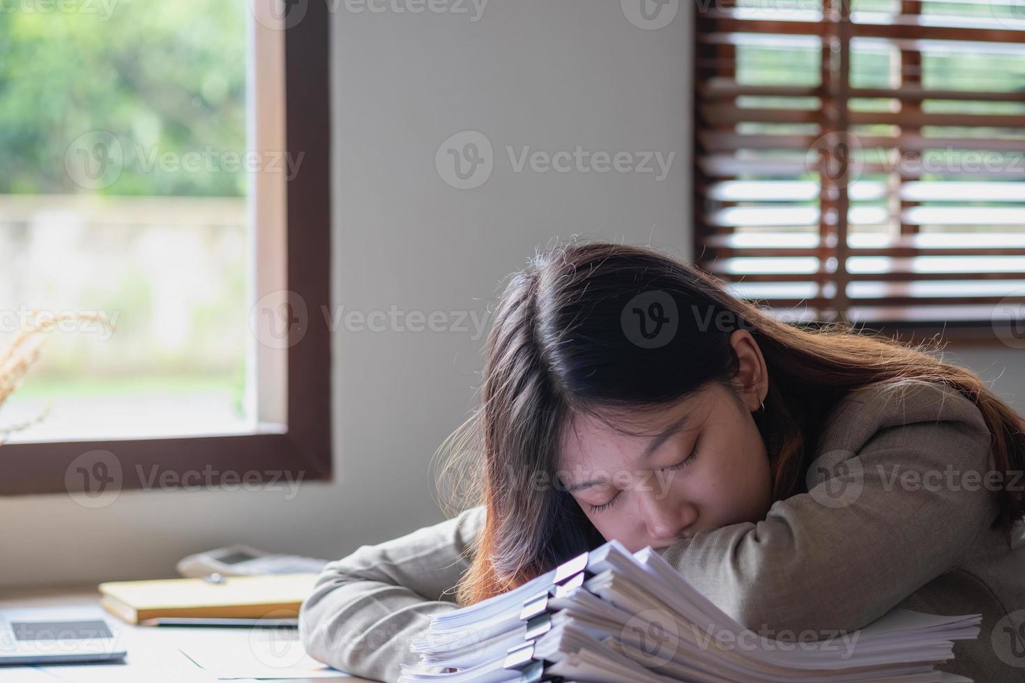 Concept Burnout Syndrome. Business Woman feels uncomfortable working. Which is caused by stress, accumulated from unsuccessful work And less resting body. Consult a specialist psychiatrist. photo