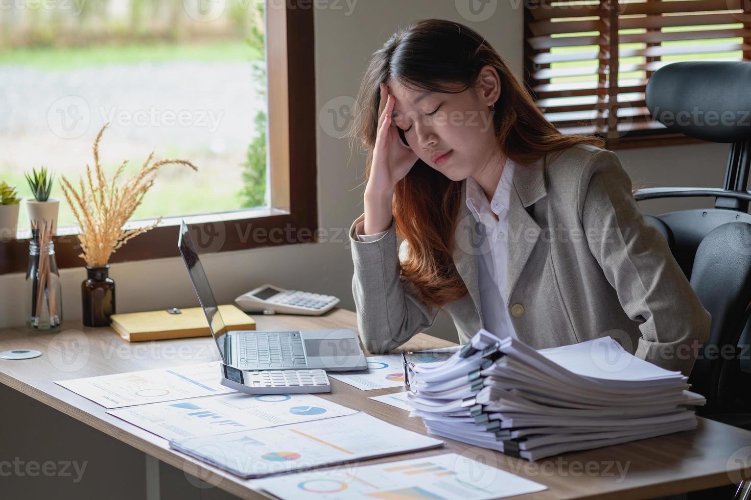 Concept Burnout Syndrome. Business Woman feels uncomfortable working. Which is caused by stress, accumulated from unsuccessful work And less resting body. Consult a specialist psychiatrist. photo