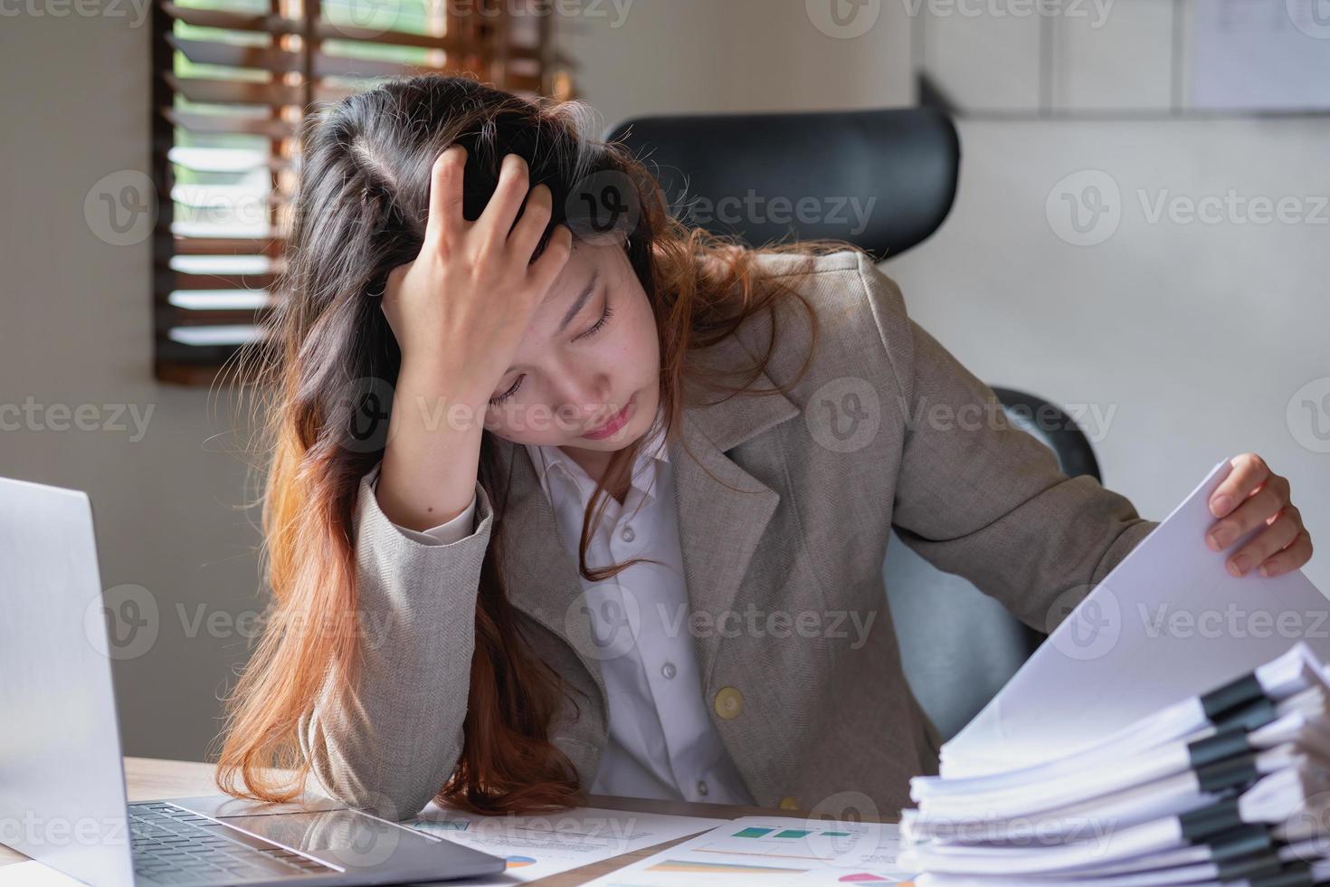 Concept Burnout Syndrome. Business Woman feels uncomfortable working. Which is caused by stress, accumulated from unsuccessful work And less resting body. Consult a specialist psychiatrist. photo