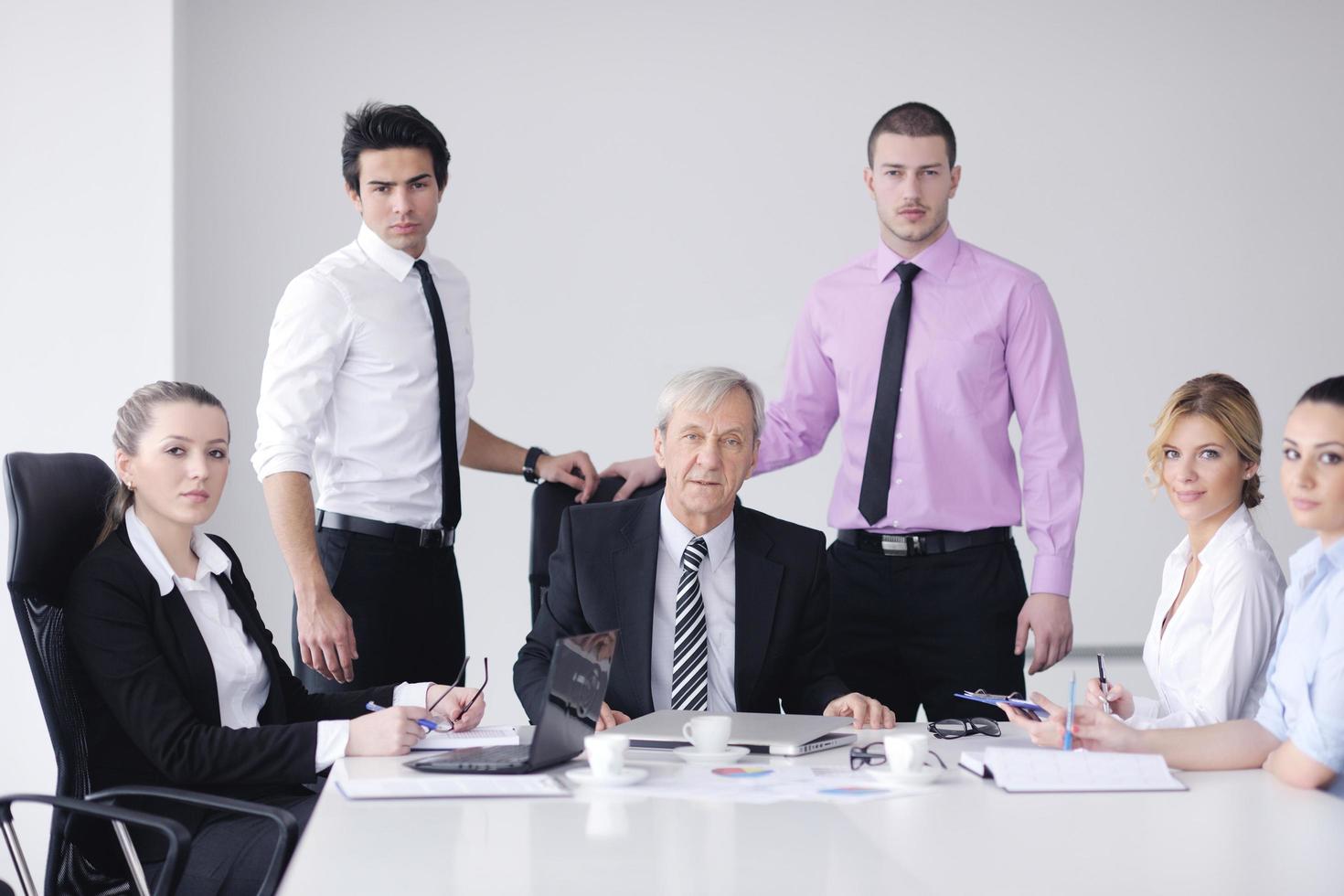 grupo de personas de negocios en reunión foto