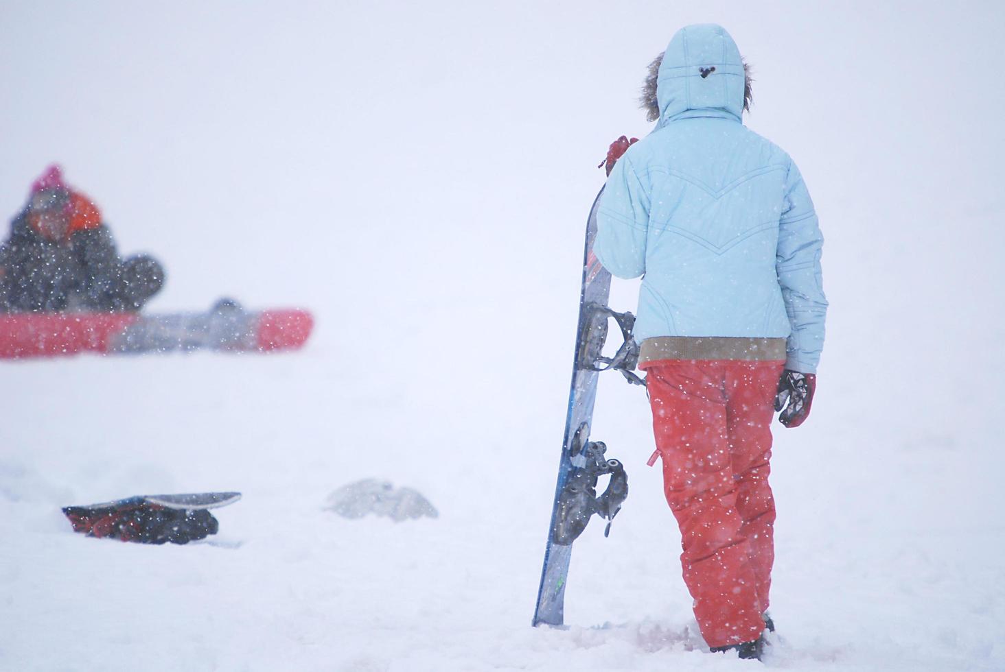 snowboarder en la nieve foto