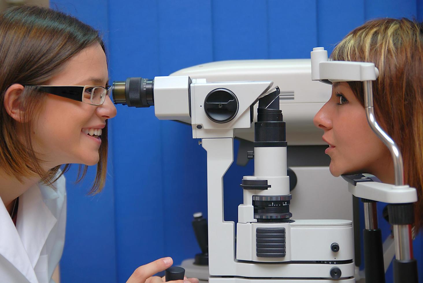 vista oculista femenina foto