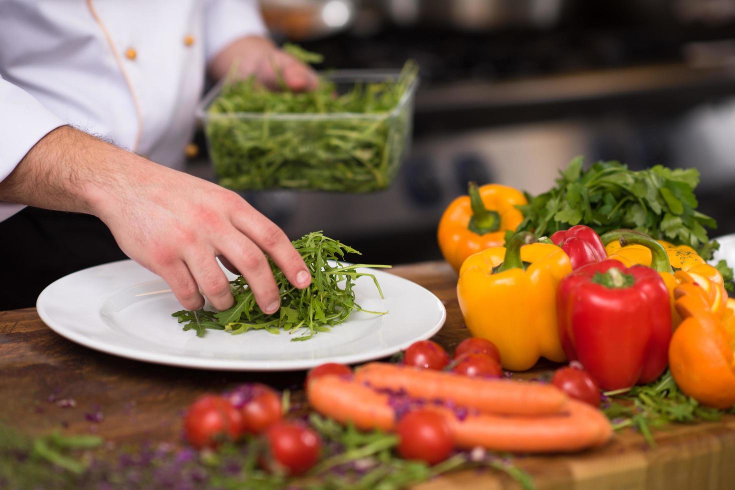 chef serving vegetable salad photo