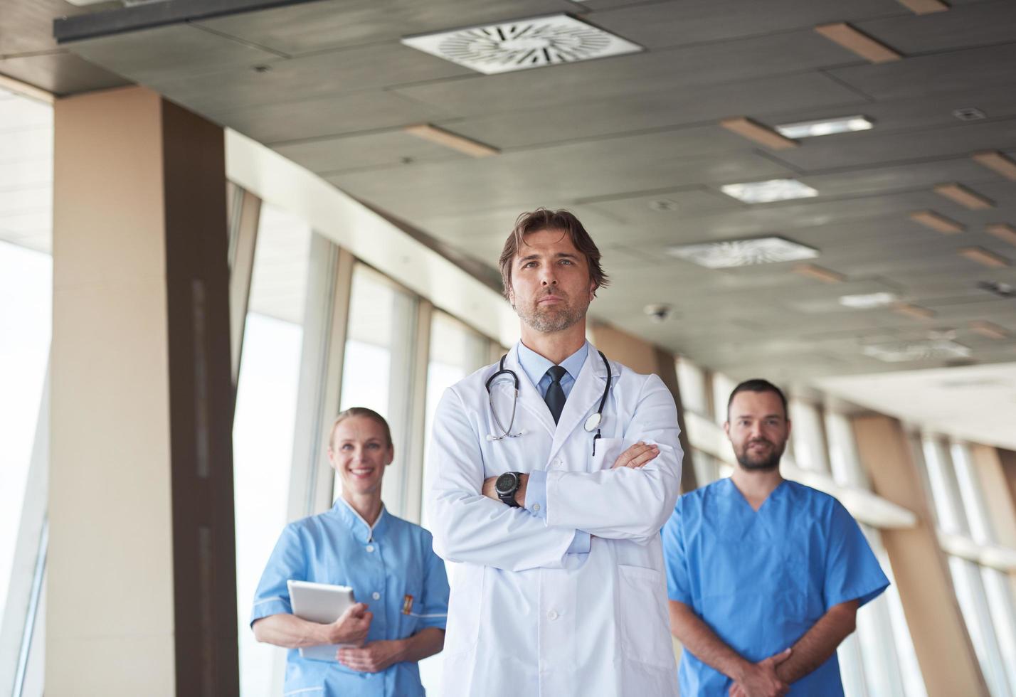 grupo de personal médico en el hospital foto