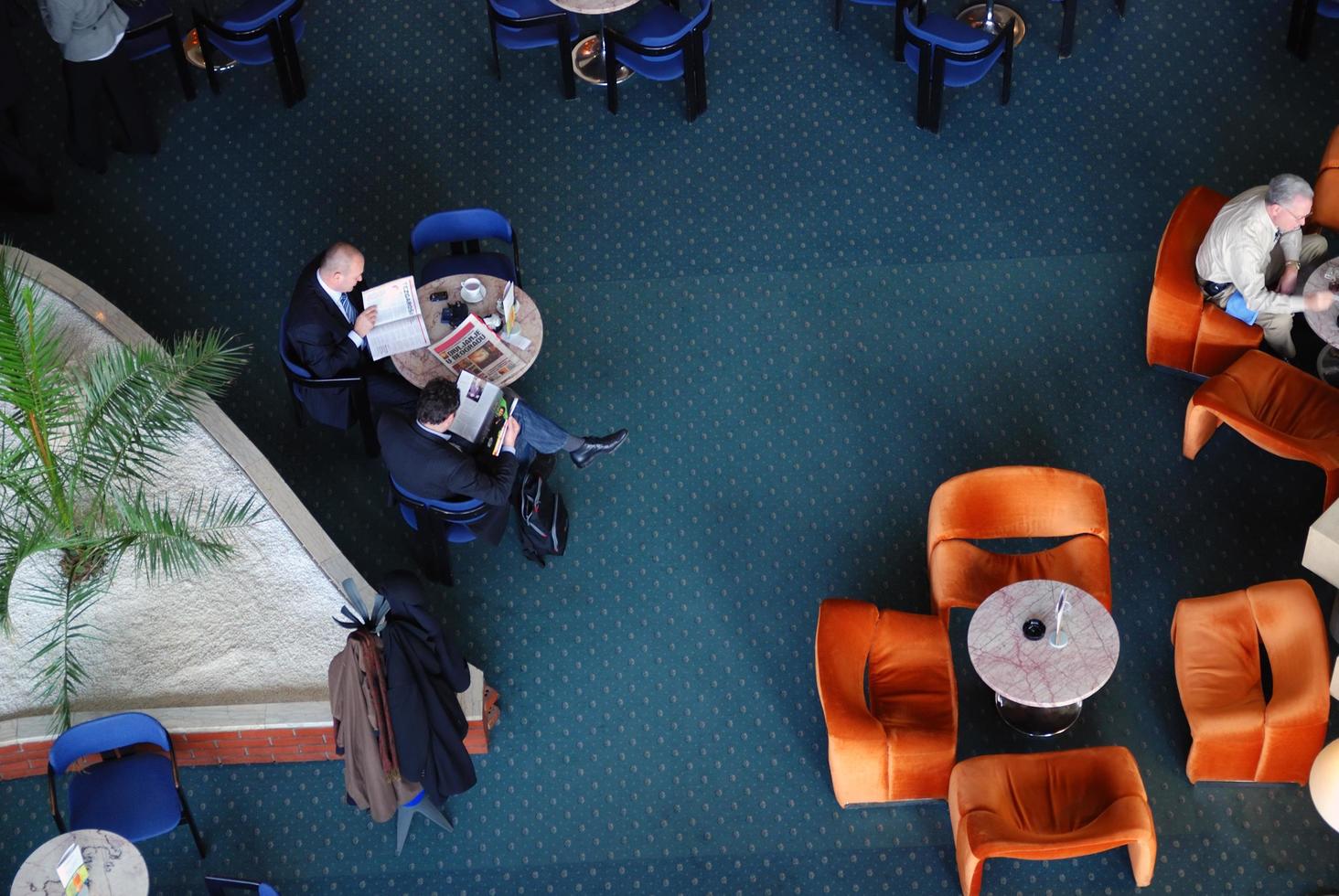 suecia, 2022 - vista de la cafetería del edificio foto