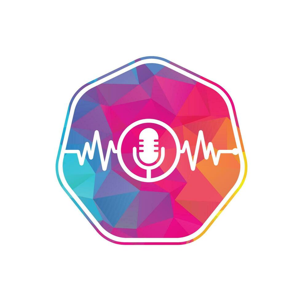 logotipo de micrófono de podcast médico con pulso cardíaco. plantilla de vector de diseño de logotipo de línea de latido de podcast