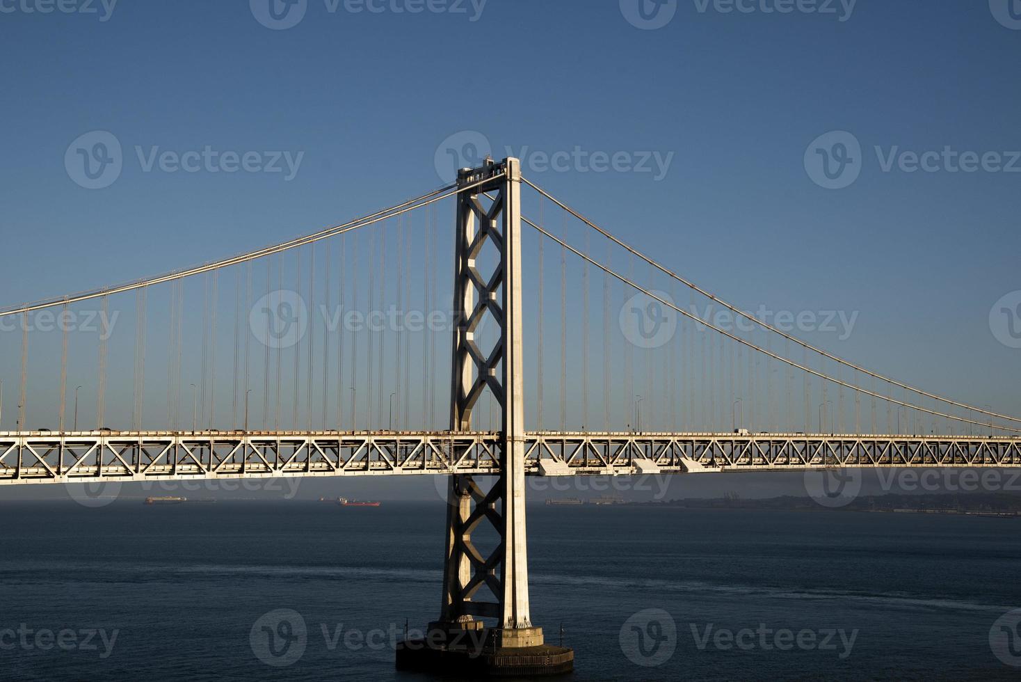 puente de la bahía de okland foto