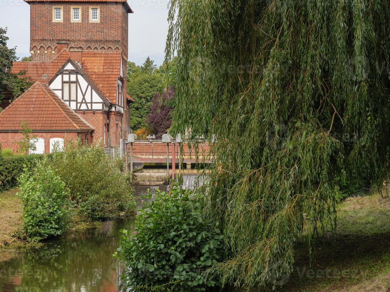 la ciudad de coesfeld en el río berkel en alemania foto