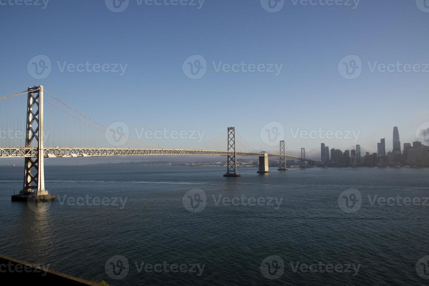 puente de la bahía de okland foto