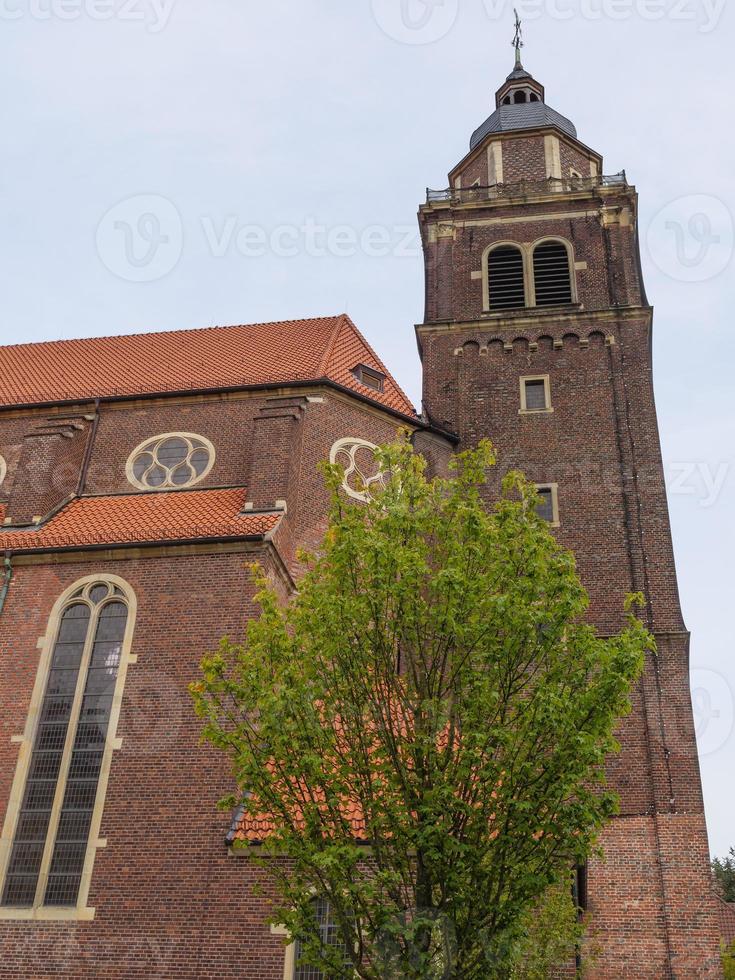 la ciudad de coesfeld en el río berkel en alemania foto