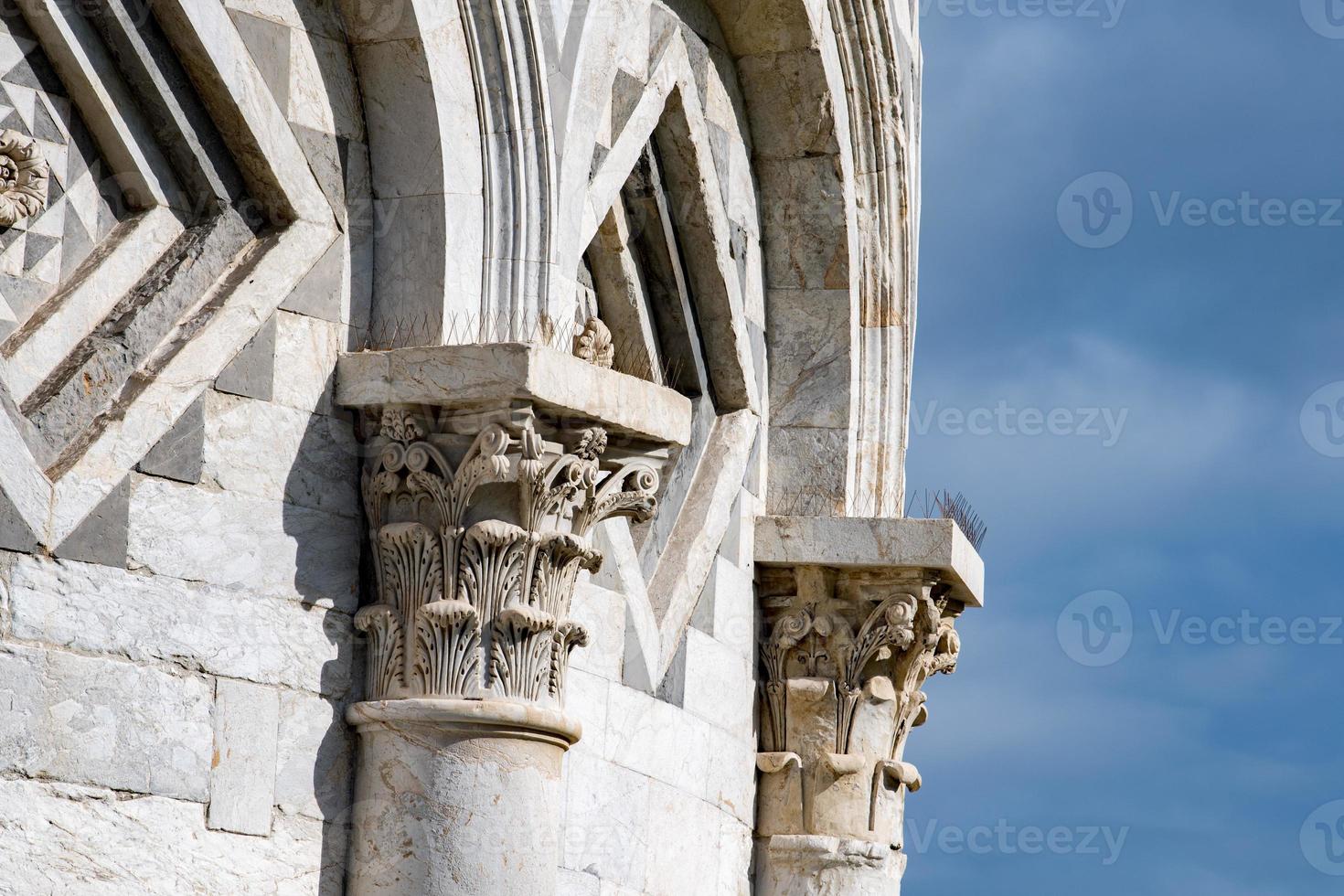 cúpula de pisa y torre inclinada vista detallada de primer plano foto