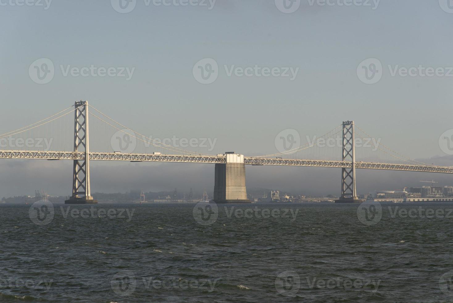 puente de la bahía de okland foto