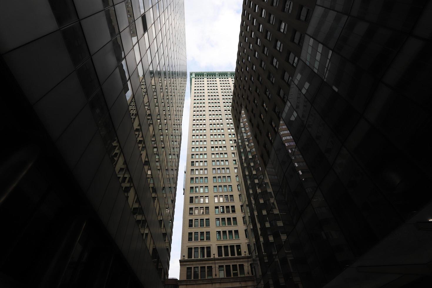 Nueva York, Estados Unidos. 3 de septiembre de 2022. casas altas y rascacielos en manhattan. manhattan - el centro histórico de la ciudad de nueva york foto