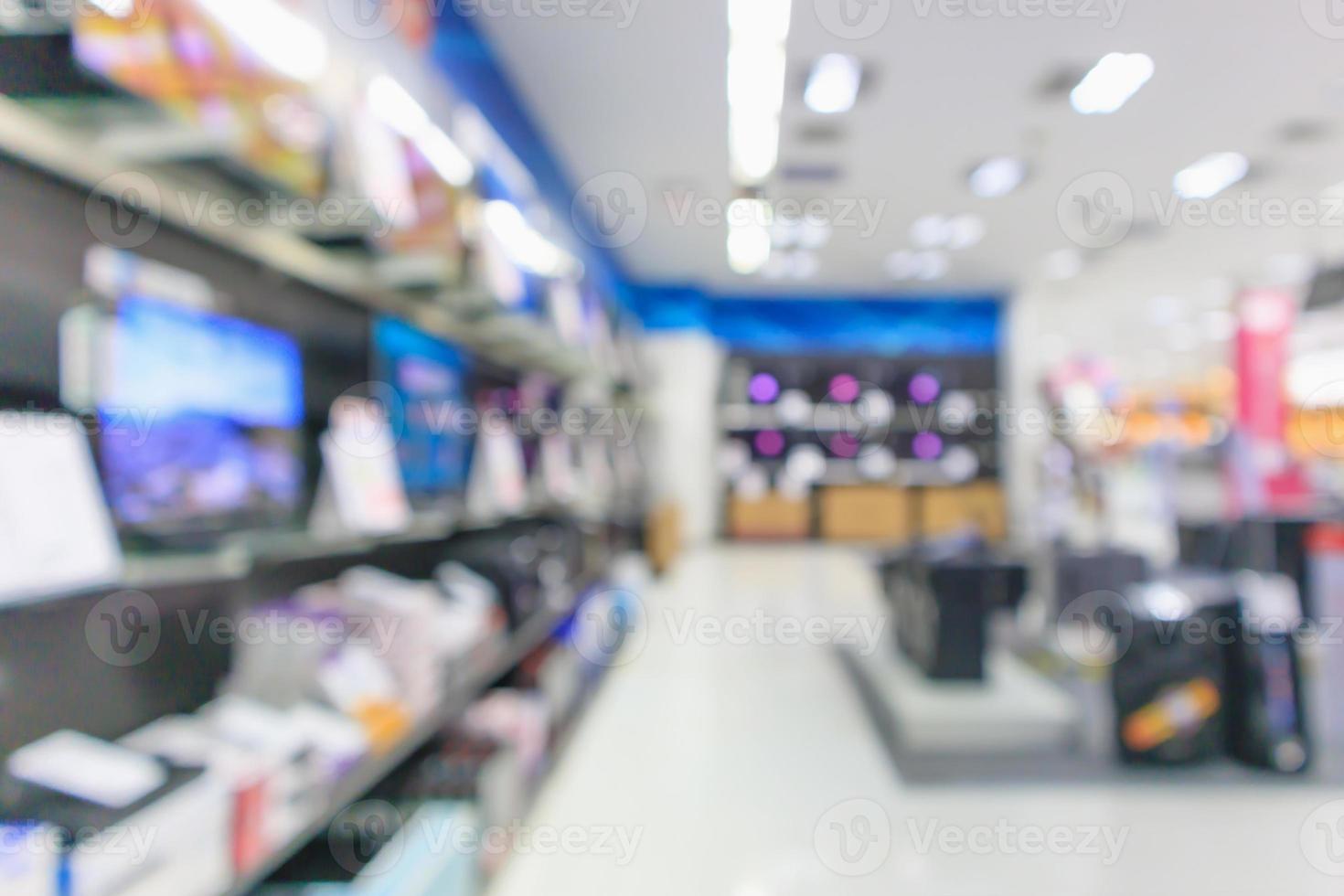 Los grandes almacenes electrónicos muestran televisión y electrodomésticos con fondo borroso de luz bokeh foto