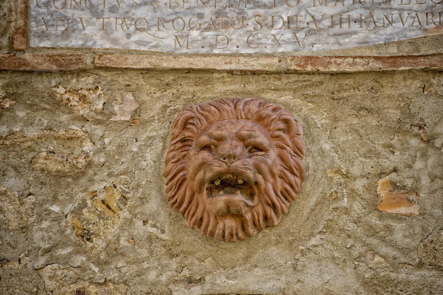 tuscany village medieval lion photo