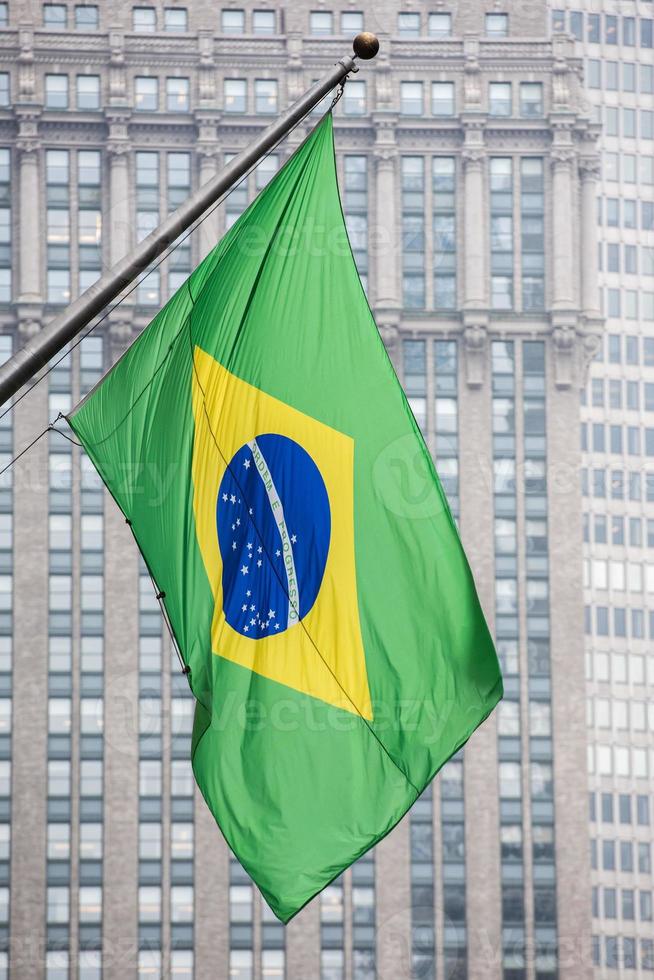 bandera brasileña en nueva york park avenue foto