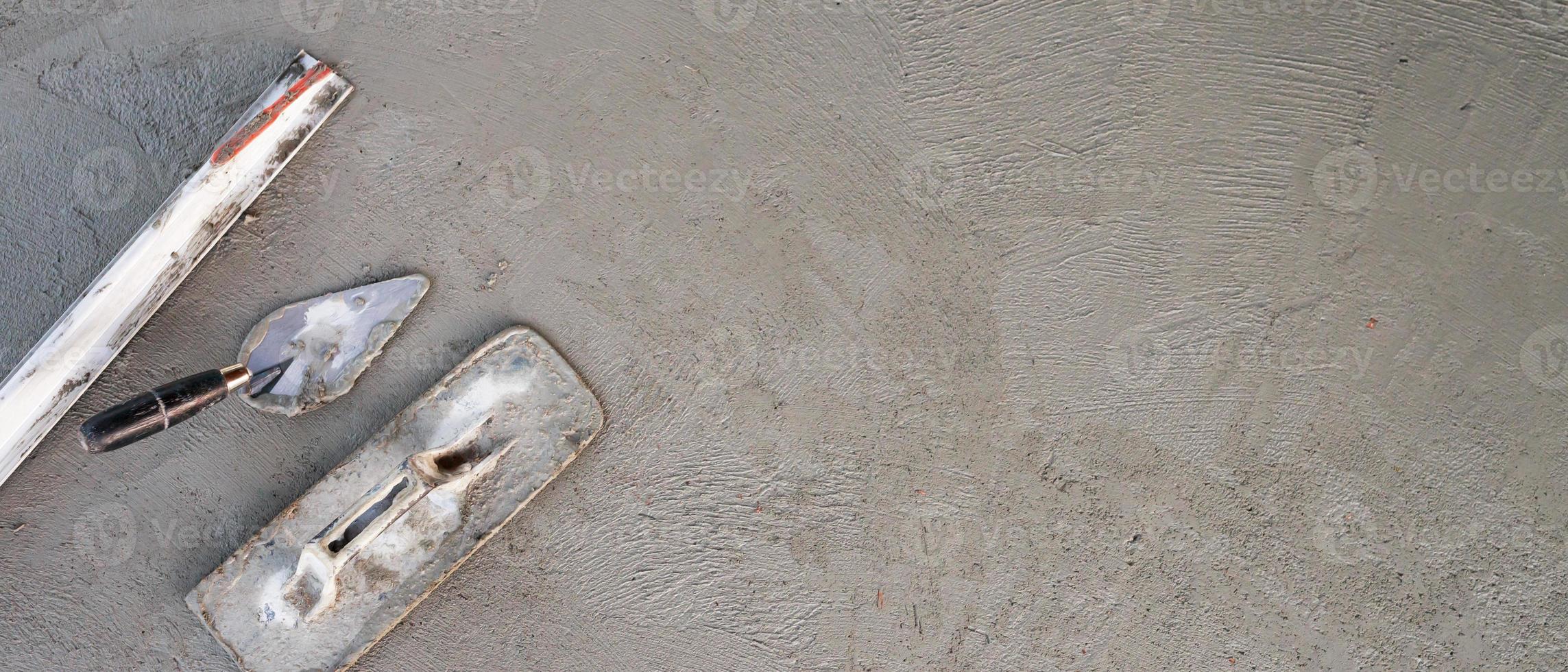 concrete mix It is the introduction of cement, stone, sand and water, as well as added chemicals and other mixed materials. Mix and mix together in the specified ratio to obtain a consistent concrete. photo