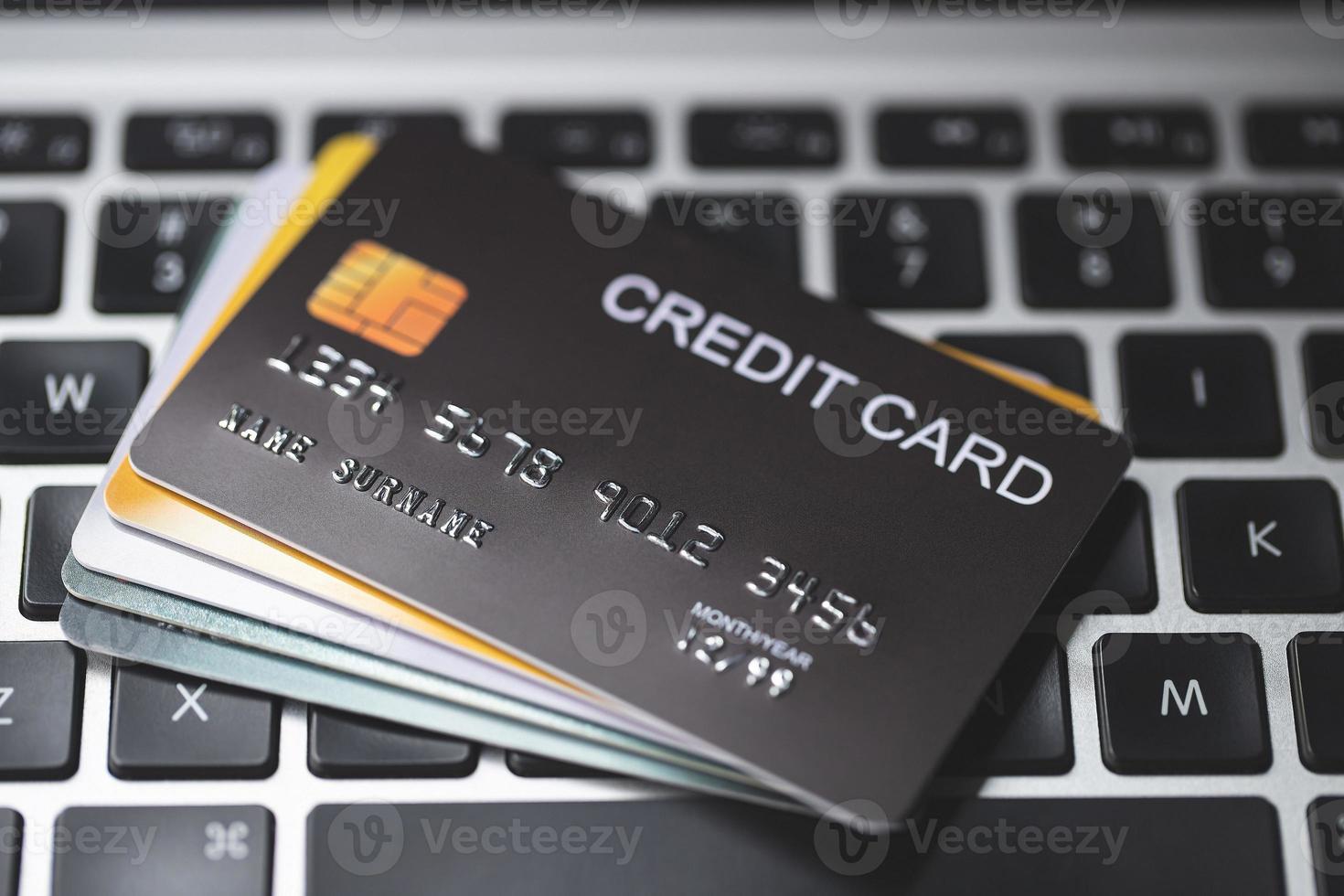 tarjeta de crédito lista para pagar compras foto