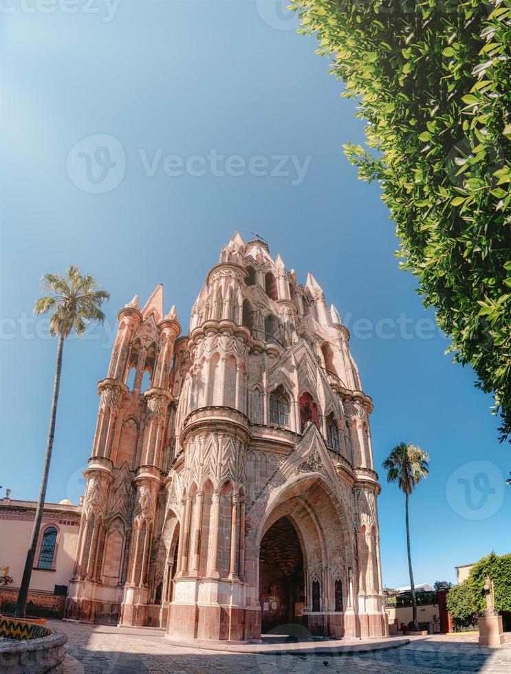 san miguel de allende, punto de referencia parroquia de san miguel arcangel catedral en el centro histórico de la ciudad foto