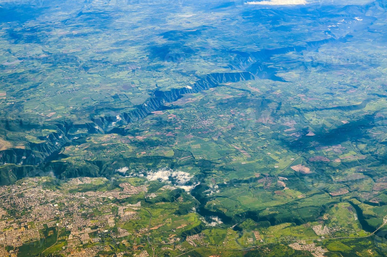 vista superior foto aérea de asentamientos y campos