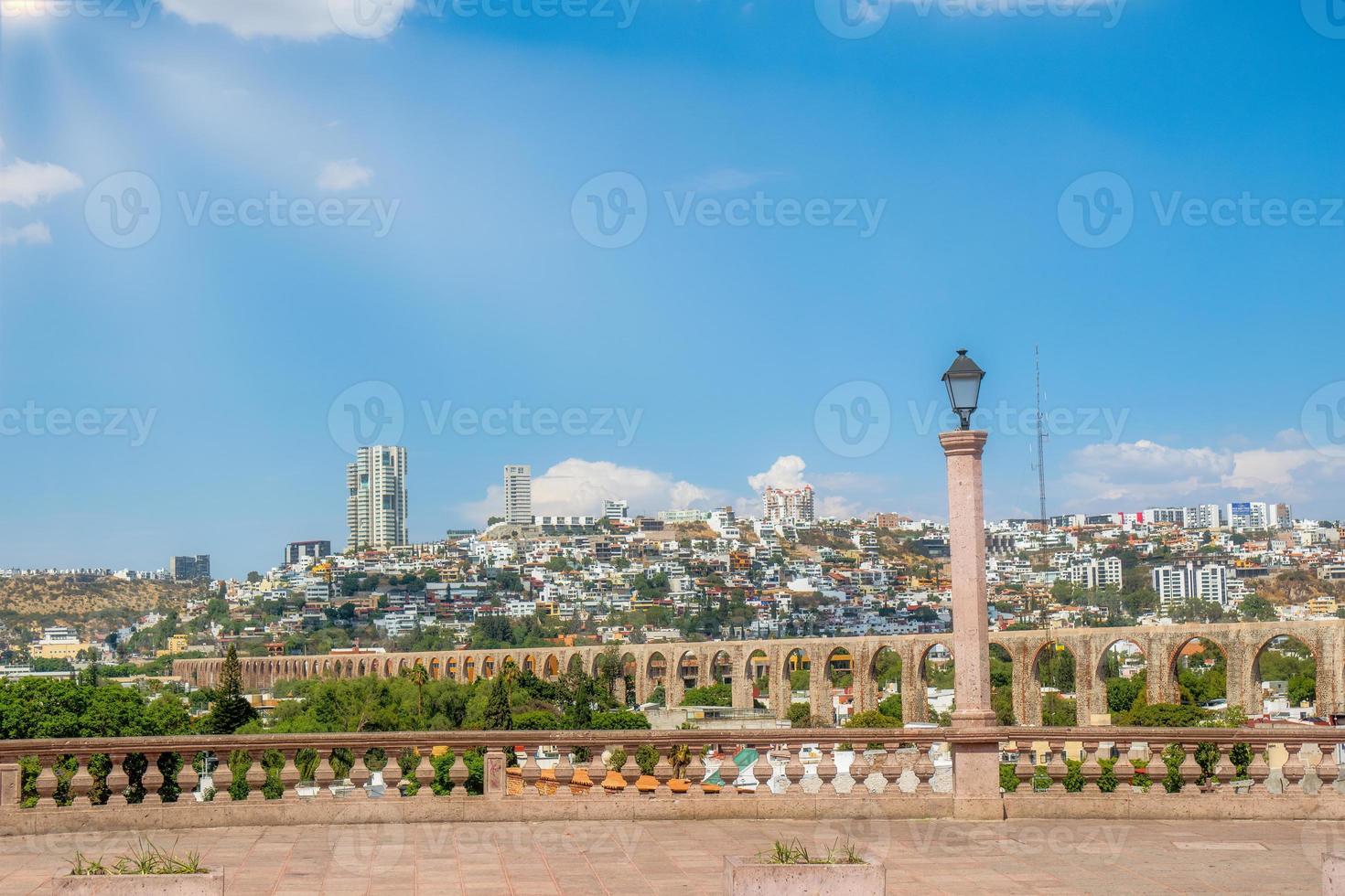 Premium image with copyspace of the arches of queretaro in mexico photo