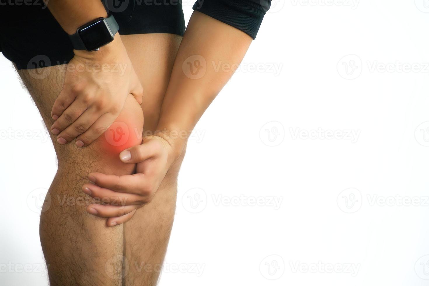 hombre con dolor de rodilla y copyspace foto